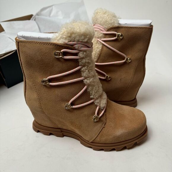 WOMEN'S JOAN OF ARCTIC™ WEDGE III LACE COZY BOOTIE New in Box - Picture 3 of 11